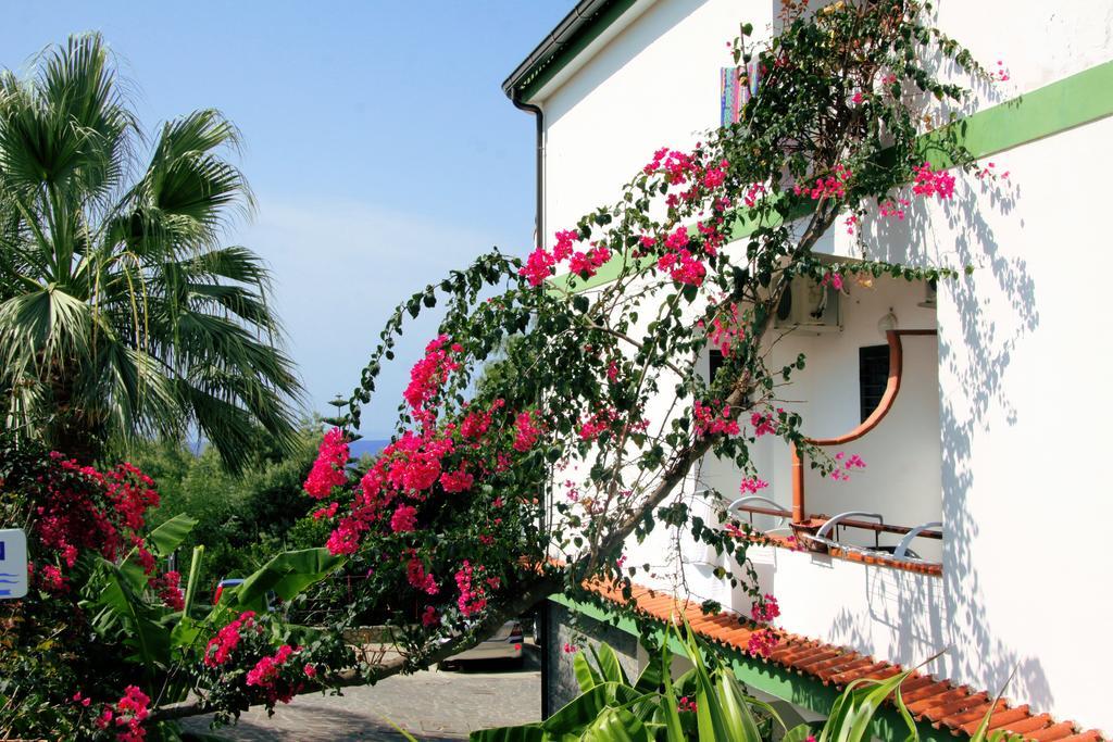 קאפו ואטיצ'אנו Hotel Marinella מראה חיצוני תמונה