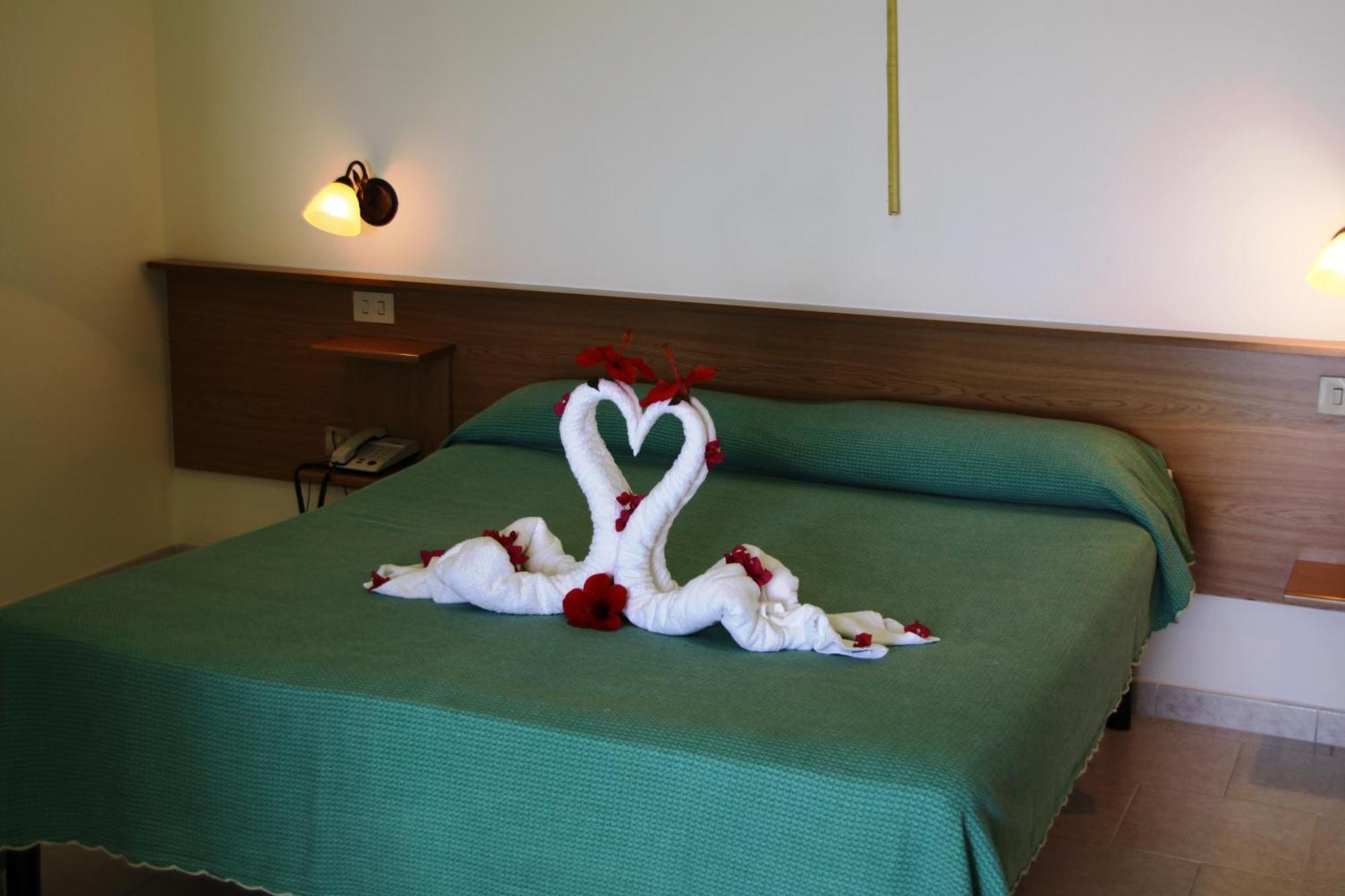 קאפו ואטיצ'אנו Hotel Marinella מראה חיצוני תמונה