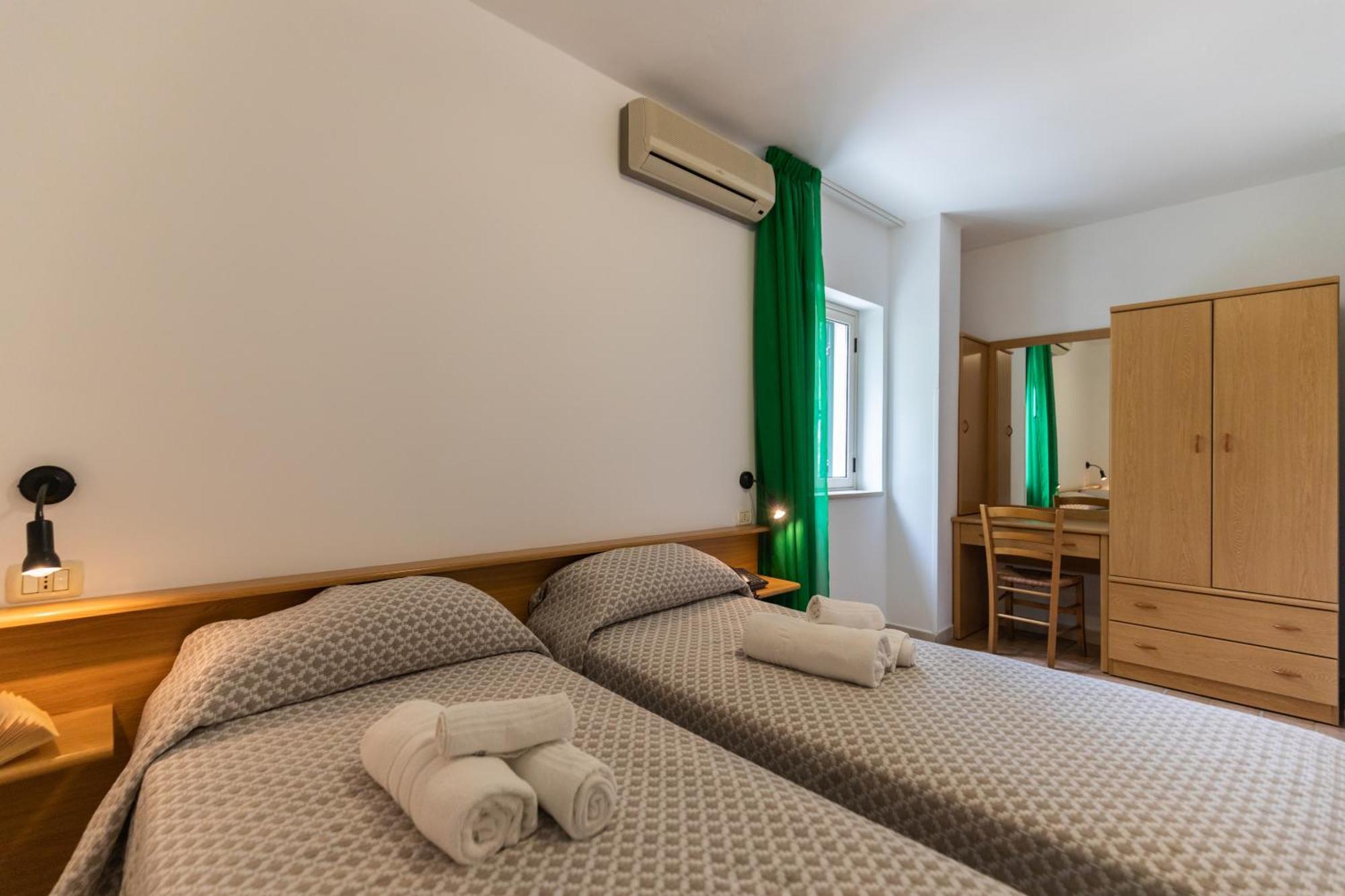 קאפו ואטיצ'אנו Hotel Marinella מראה חיצוני תמונה