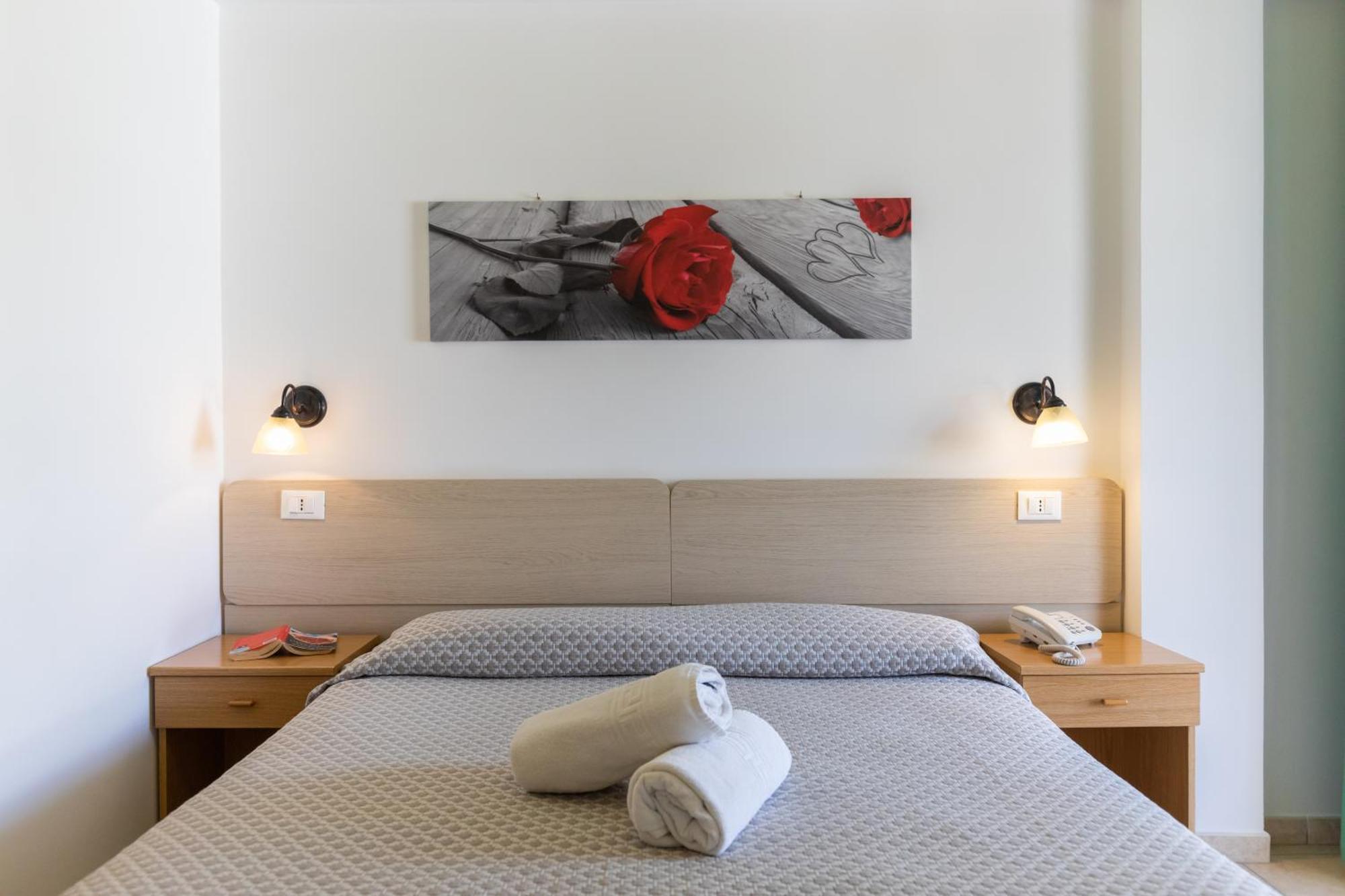 קאפו ואטיצ'אנו Hotel Marinella מראה חיצוני תמונה